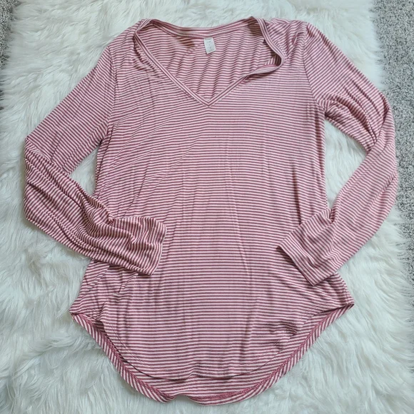 Old Navy Striped Pink And White V-Neck Long Sleeve Top - Picture 12 of 13